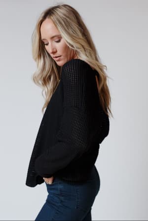 flattering-open-back-thermal-knit-top-black/Black