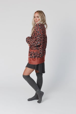 birds-of-a-feather-knee-high-socks-gray/Gray