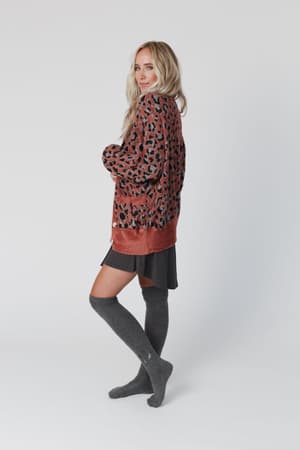 birds-of-a-feather-knee-high-socks-gray/Gray