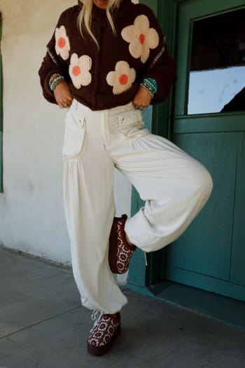east-bay-loose-fit-cargo-jeans-cream/Cream
