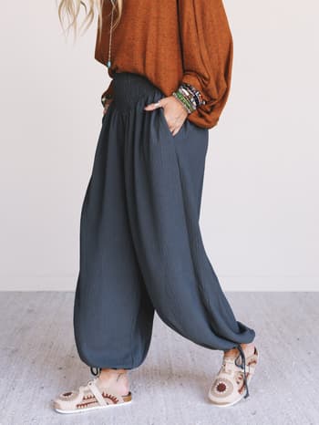 the-nest-oceana-cinched-pants-grey-olive/Grey Olive