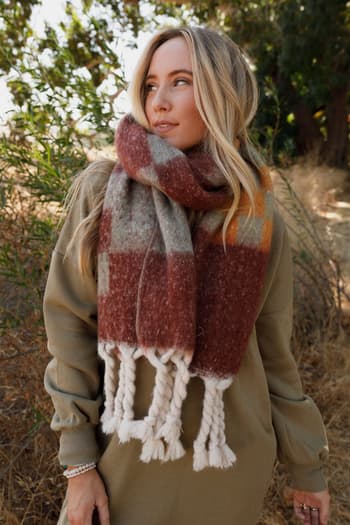 check-me-out-tassel-scarf-brown/Brown
