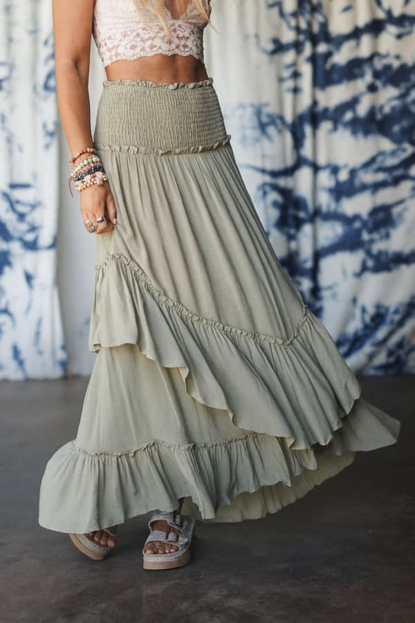 How To Wear: Ruffled Maxi Skirt