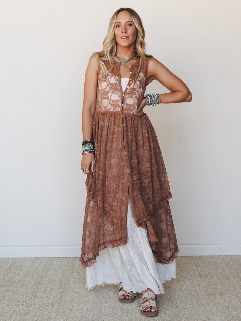 ATTRACTIVE LACE DRESS / brown新品未使用 Sienna Lace Dress - Mocha Mousse – Davi & Dani