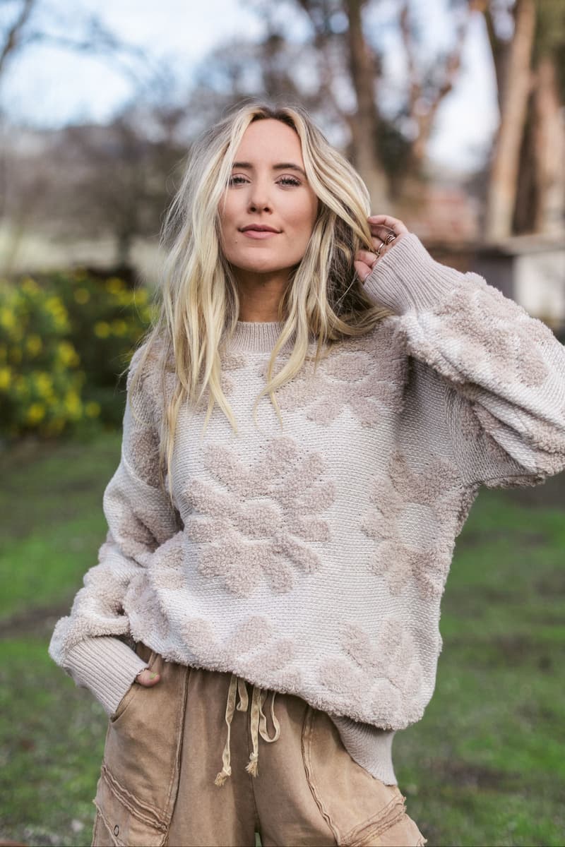 Zinnia Textured Flower Top - Beige – Davi & Dani
