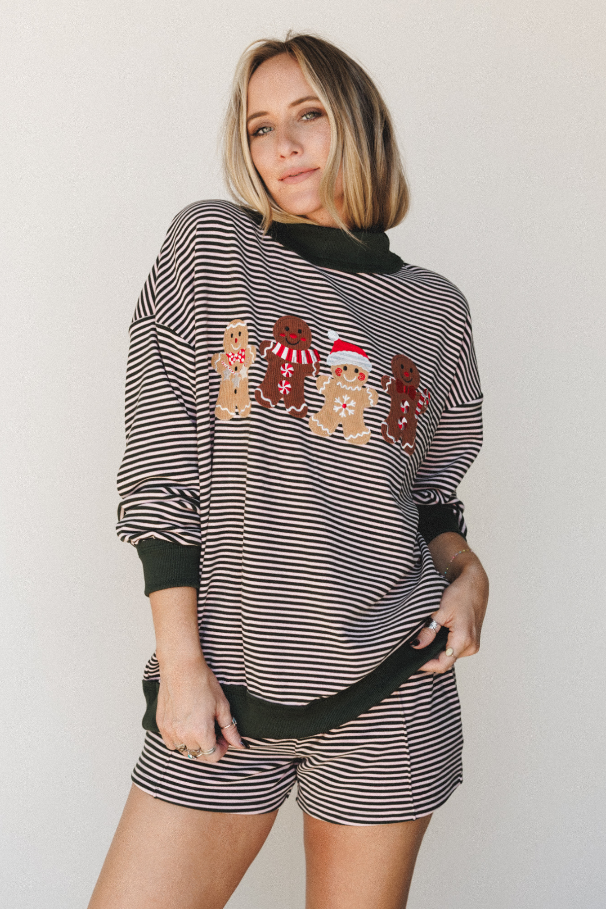 Shop Lounge >