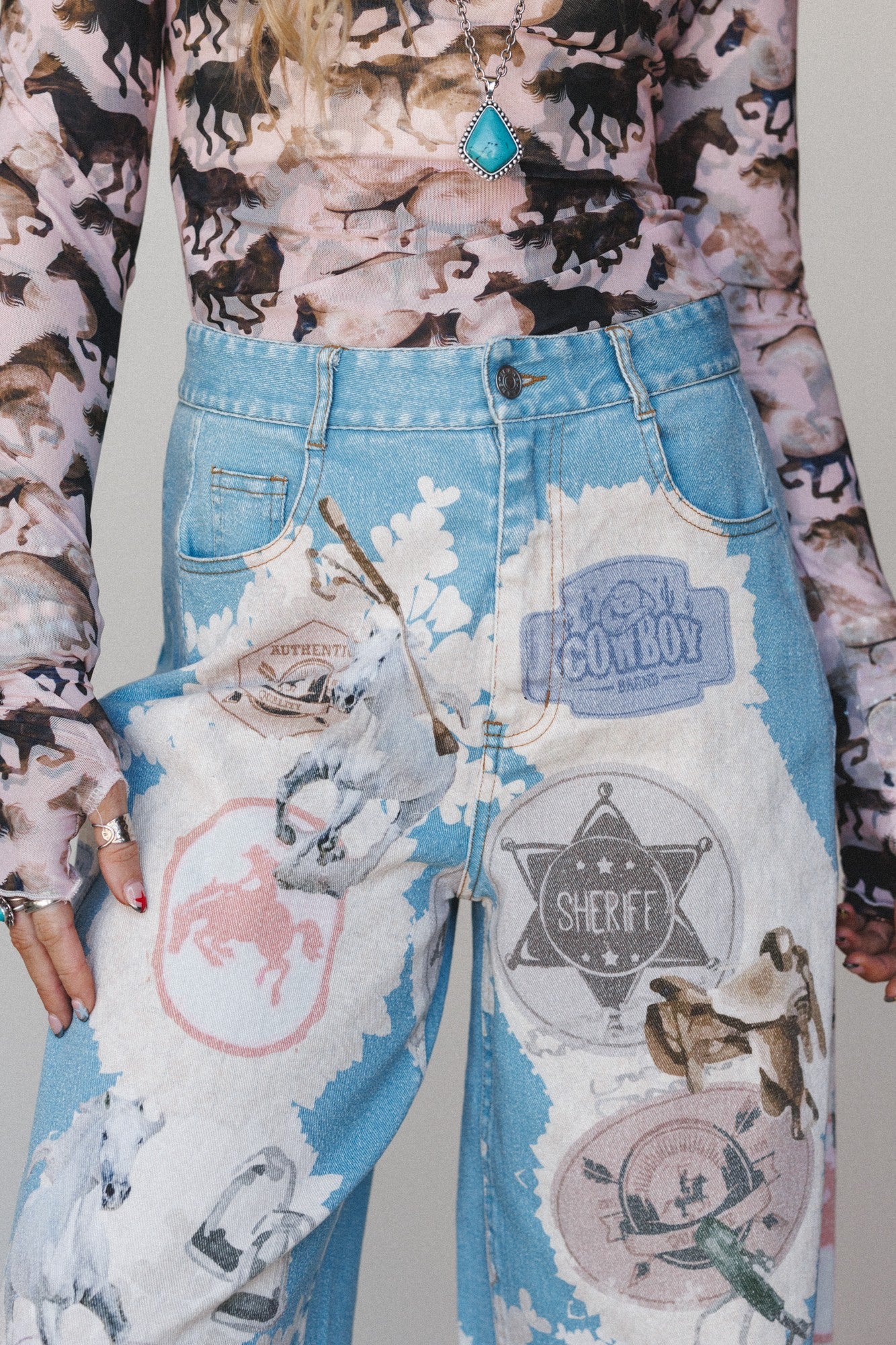 Shop Western Barrel Jeans >