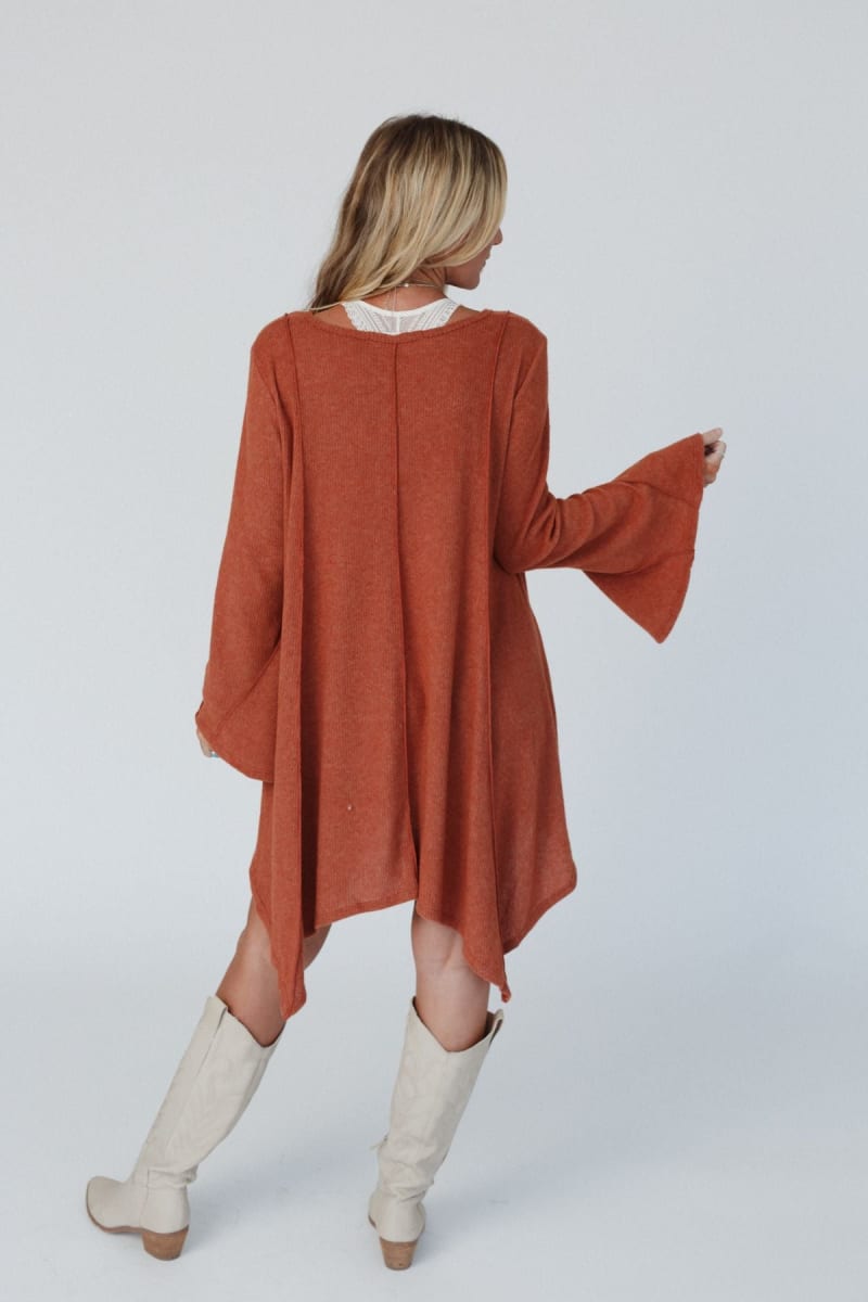 V-NECK PLACKET BELL SLEEVE TUNIC - GOFRET