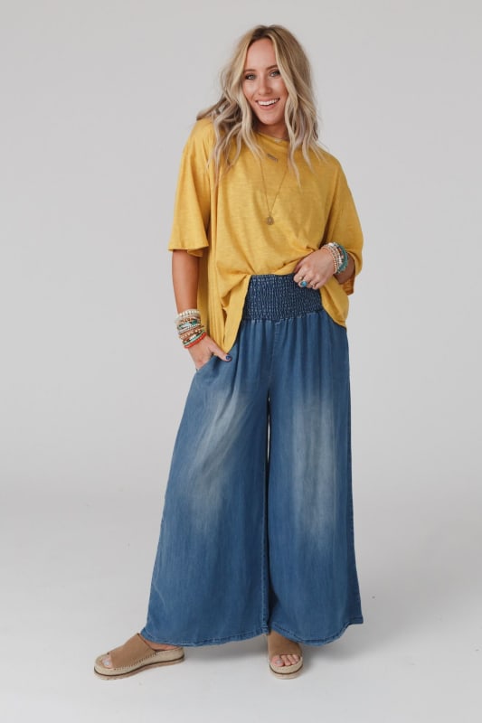 How to style wide leg palazzo pants 5 ways - Karins Kottage